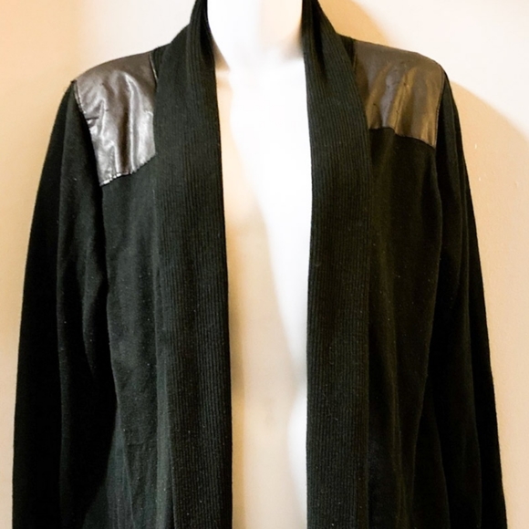 Avenue Faux Leather Shoulder Black Knit Cardigan Size 18/20 - Picture 2 of 6